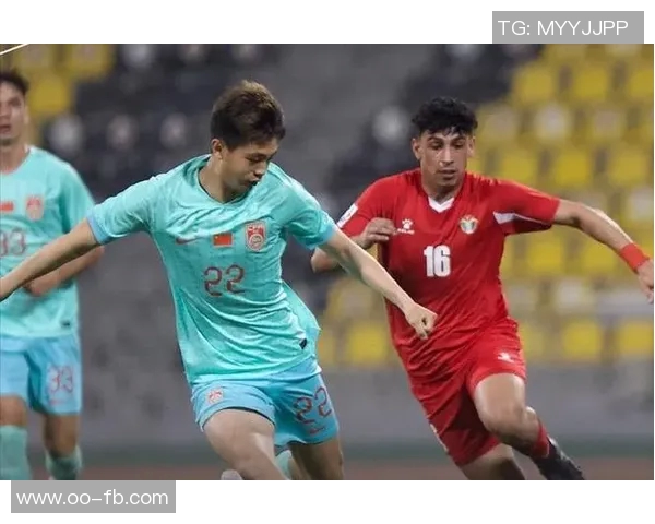 约旦门将挥拳庆祝却愣在原地目睹皮球意外入网的瞬间