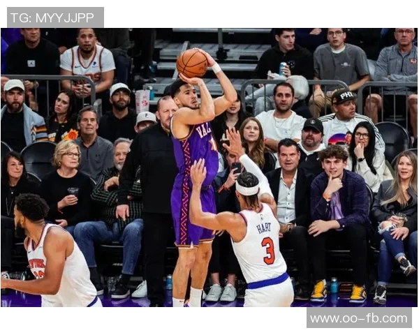 布克上半场火力全开三分球三记助力球队表现出色拿下11分3篮板3助攻1抢断